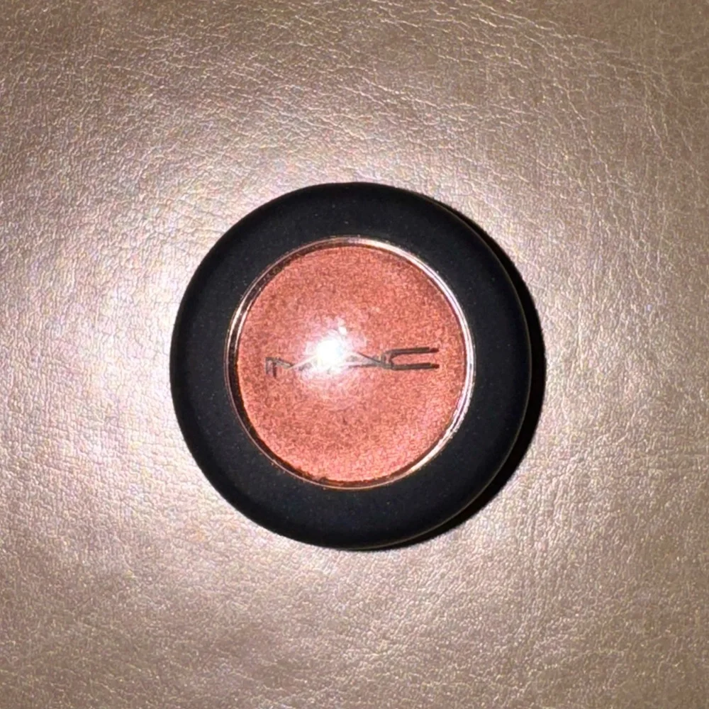 MAC Cosmetics Cut to fit eyeshadow